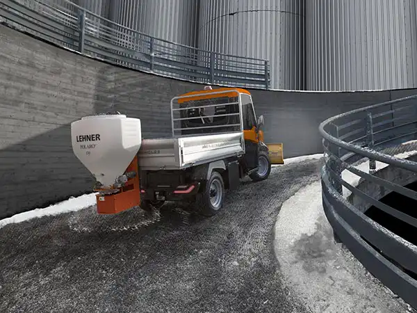 Winter service vehicle with salt spreader Alke'