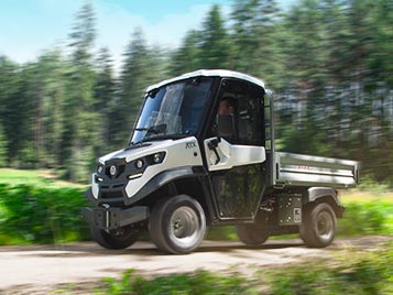Electric vehicles with a 4wd-like power