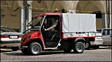 Curtain side vehicle body for transport