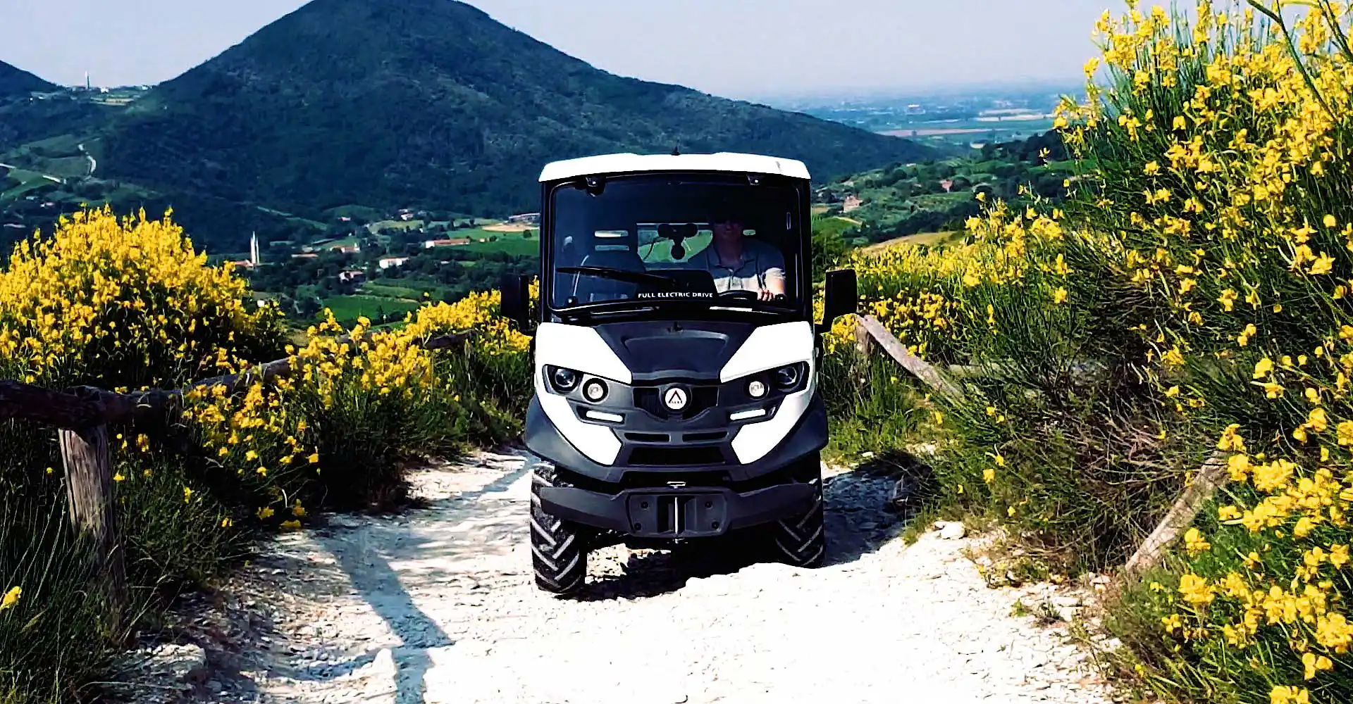 Landwirtschaftliche Fahrzeuge ALKE’ - Robuste und kompakte Fahrzeuge für das Arbeiten auf Schotterstrassen